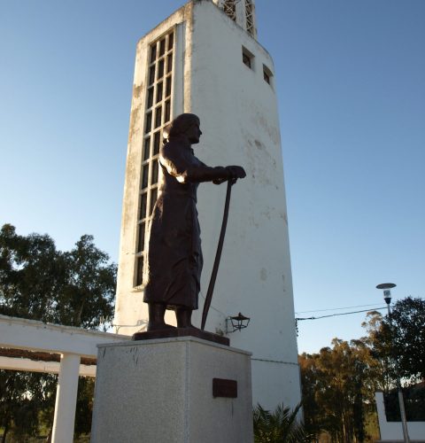 S.Rafael Estatua colona2